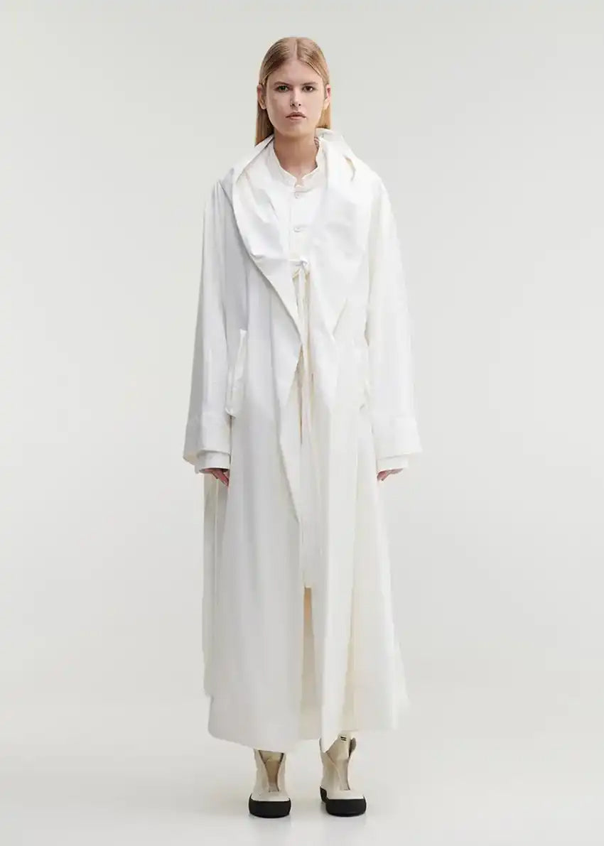 Long, unisex, double face overcoat, with a wide hood, made of elastic cotton/modal velvet fabric. PARQUE is self-belted and features two front pockets.