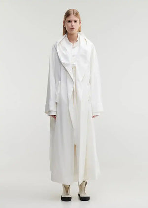 Long, unisex, double face overcoat, with a wide hood, made of elastic cotton/modal velvet fabric. PARQUE is self-belted and features two front pockets.