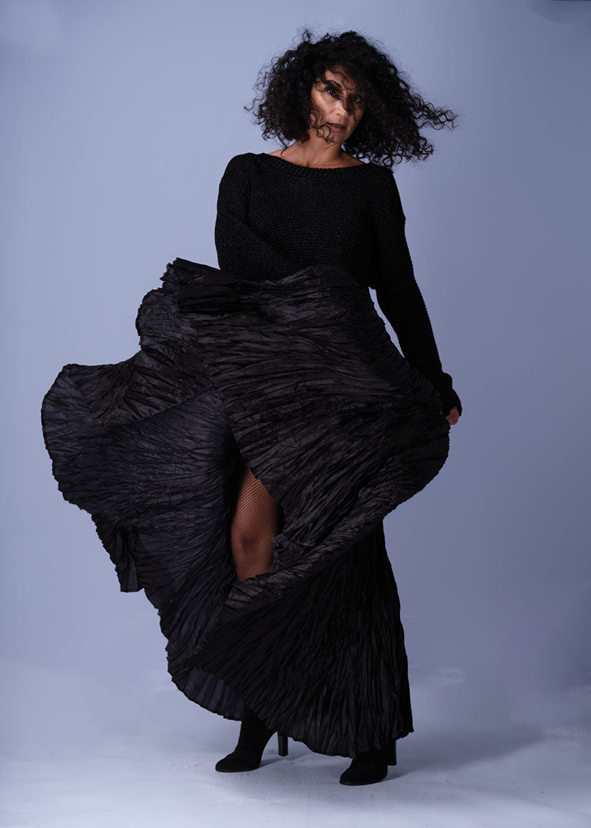 Long troubled texture crinkle skirt, amazing piece, is tailored to flatter and flow.