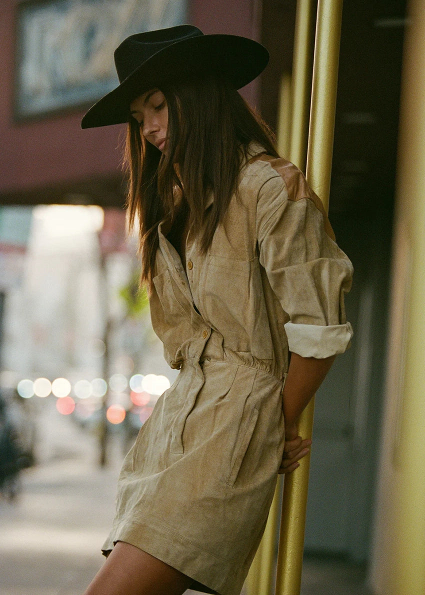 Inspired by the vintage men’s styles of days gone by, our Black Rancher is designed to make a statement. Featuring a stiffened wool fedora with rigid crown design that’s trimmed with a tonal grosgrain ribbon