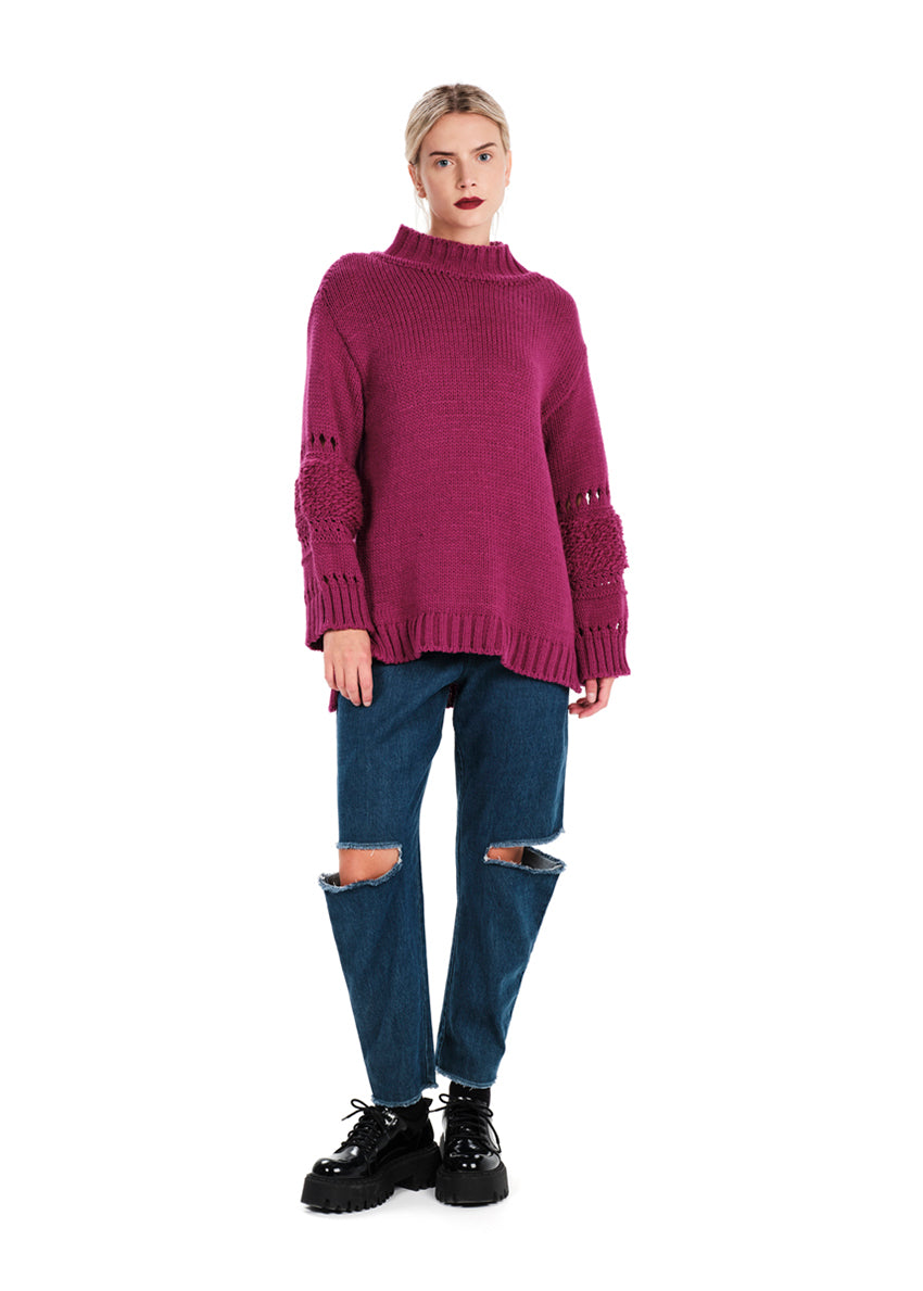 Knit long – sleeved magenta top in a loose fit.Knit long – sleeved top in a loose fit made of a blend of two different fabrics.Pair it with pieces from our collection for the ultimate winter outfits.