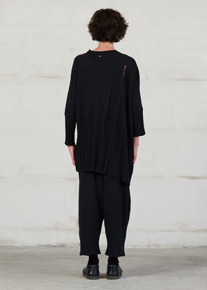 Asymmetrical unisex long-sleeved knitted blouse with grunge details, made of soft cotton yarn, featuring a a round neck.This long top-sweater can be worn from both sides (front-back)