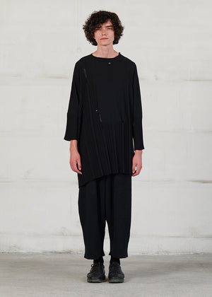 Asymmetrical unisex long-sleeved knitted blouse with grunge details, made of soft cotton yarn, featuring a a round neck.This long top-sweater can be worn from both sides (front-back)