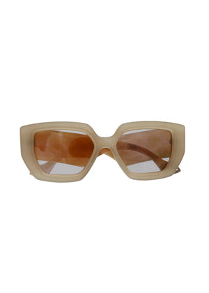 These sunglasses feature an elegant color melange print frame, perfect for adding a touch of boldness and personality to your look. In addition to their eye-catching design, the Sascha sunglasses offer UV400 protection, ensuring your eyes are shielded from harmful sun rays while you enjoy the outdoors