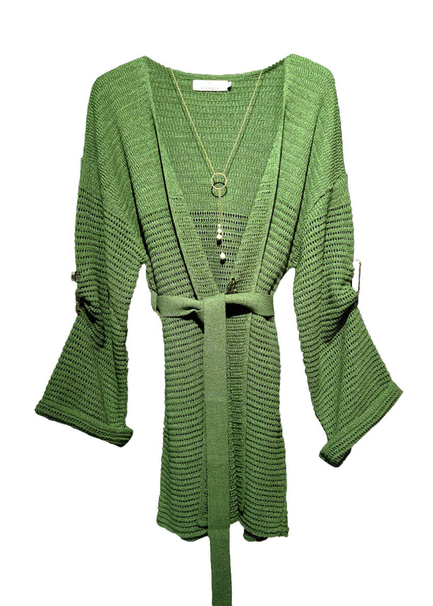 Knitted cardigan made from a high-quality blend of fibres, &nbsp;offering you the perfect balance of comfort, durability and style.
