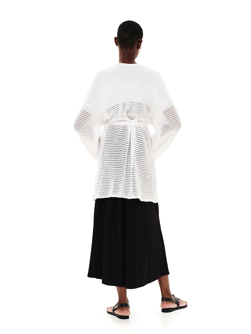 Knitted cardigan made from a high-quality blend of fibres, &nbsp;offering you the perfect balance of comfort, durability and style.
