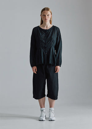Waisted loose-fit shirt, made from soft cotton voile. This shirt- jacket is long-sleeved and has bottom pleats.