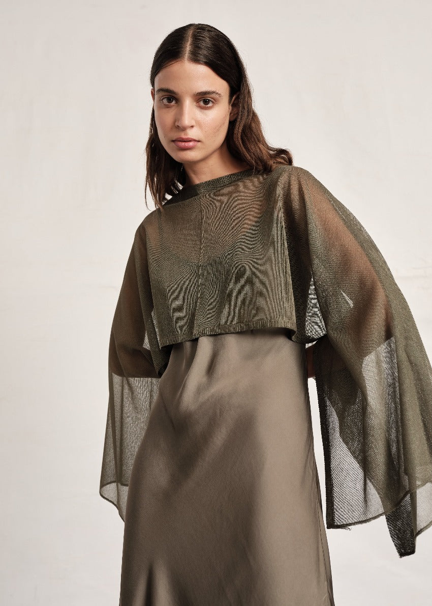 Midi slip dress made of silky EcoVero viscose. It has a comfortable fit that hugs the silhouette and has dainty, adjustable shoulder straps. It is a passe-partout item perfect for all summer long.