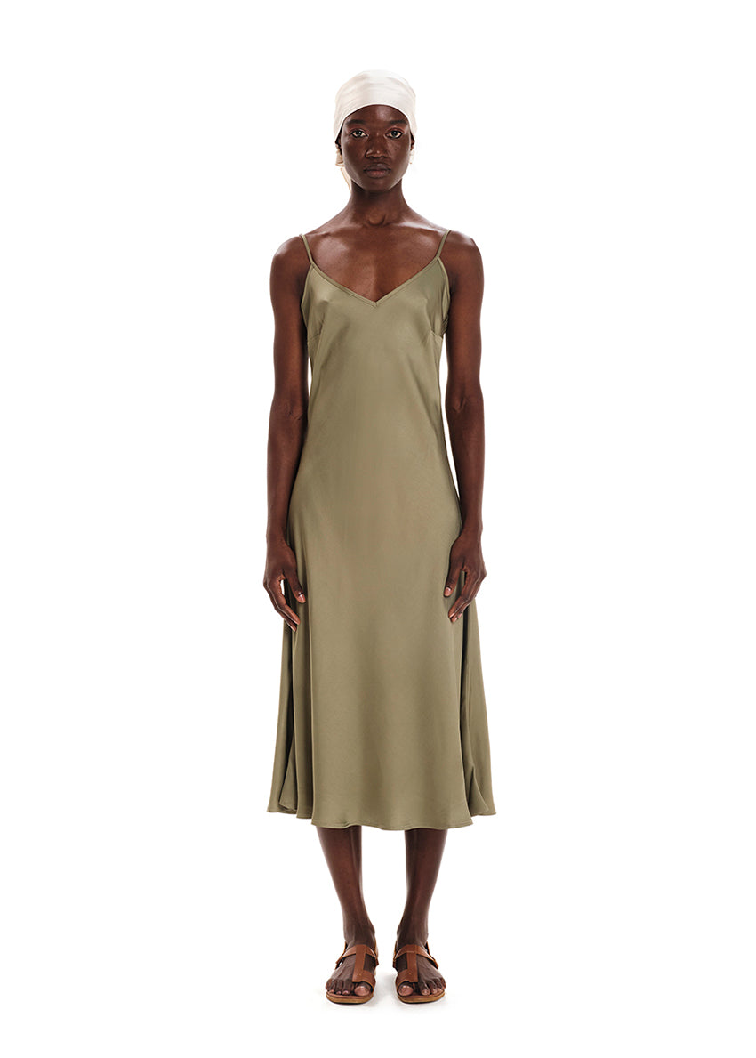 Midi slip green dress made of silky EcoVero viscose. It has a comfortable fit that hugs the silhouette and has dainty, adjustable shoulder straps. It is a passe-partout item perfect for all summer long.