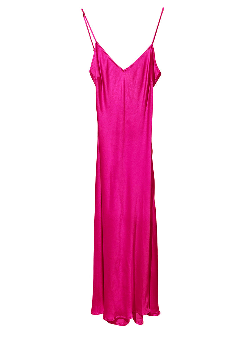 Midi slip pink dress made of silky EcoVero viscose. It has a comfortable fit that hugs the silhouette and has dainty, adjustable shoulder straps. It is a passe-partout item perfect for all summer long.
