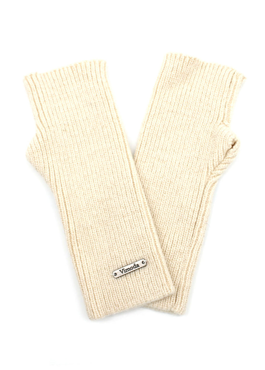 These elegant cornsilk fingerless gloves are the perfect accessory for those seeking a distinctive style with a touch of luminosity. Crafted from a subtly glossy fabric, they capture and delicately reflect light, adding a touch of glamour to your outfit.