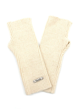 These elegant cornsilk fingerless gloves are the perfect accessory for those seeking a distinctive style with a touch of luminosity. Crafted from a subtly glossy fabric, they capture and delicately reflect light, adding a touch of glamour to your outfit.