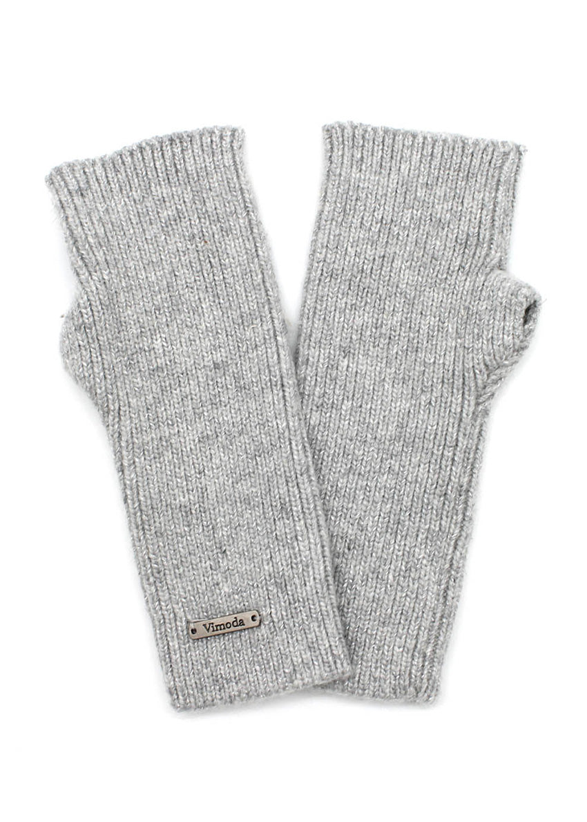 These elegant grey fingerless gloves are the perfect accessory for those seeking a distinctive style with a touch of luminosity. Crafted from a subtly glossy fabric, they capture and delicately reflect light, adding a touch of glamour to your outfit.