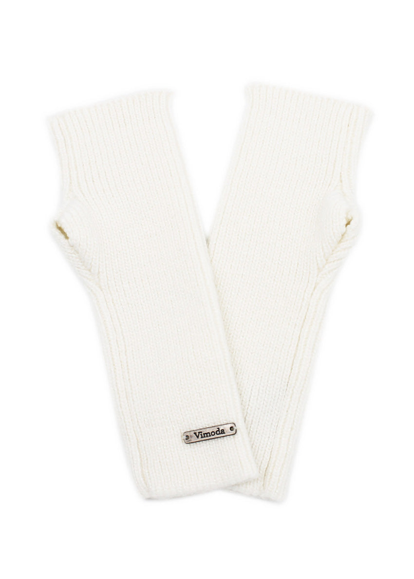These elegant ivory fingerless gloves are the perfect accessory for those seeking a distinctive style with a touch of luminosity. Crafted from a subtly glossy fabric, they capture and delicately reflect light, adding a touch of glamour to your outfit.