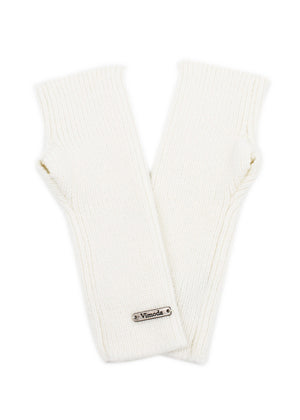 These elegant ivory fingerless gloves are the perfect accessory for those seeking a distinctive style with a touch of luminosity. Crafted from a subtly glossy fabric, they capture and delicately reflect light, adding a touch of glamour to your outfit.