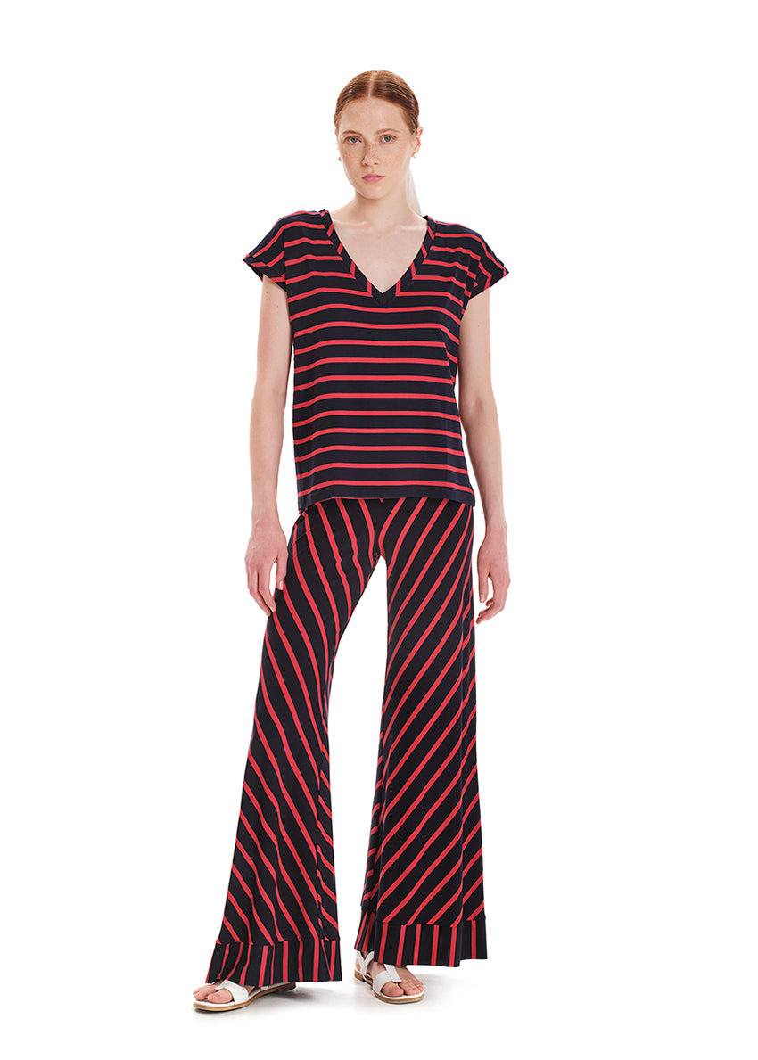 A black and white striped short-sleeved blouse with a V-neck made of jersey viscose.