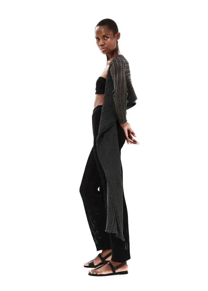 Versatile cardigan made of viscose and lurex yarn. It is a very special piece, designed exclusively by Kourbela and is a trademark for the brand. Suitable for glamorous evening appearances with a touch of shimmer.