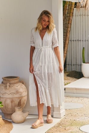This dress fits comfortably giving you that really elegant style. Flowing boho style, complete with a non-transparent lining at the bottom. Perfect for any occasion