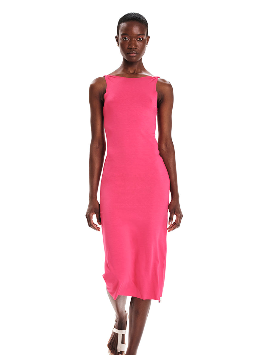 Midi sleeveless dress with twisted shoulders made of elastic EcoVero viscose in a fitted silhouette.
It features a round neckline.