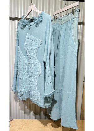 Step out in style with the TANTO trousers! These lightweight, breezy wonders feature a comfy elastic waist and side pockets for added convenience. The playful texture, recycled viscose has a slight soft shine over the surface and the softest texture on the skin.