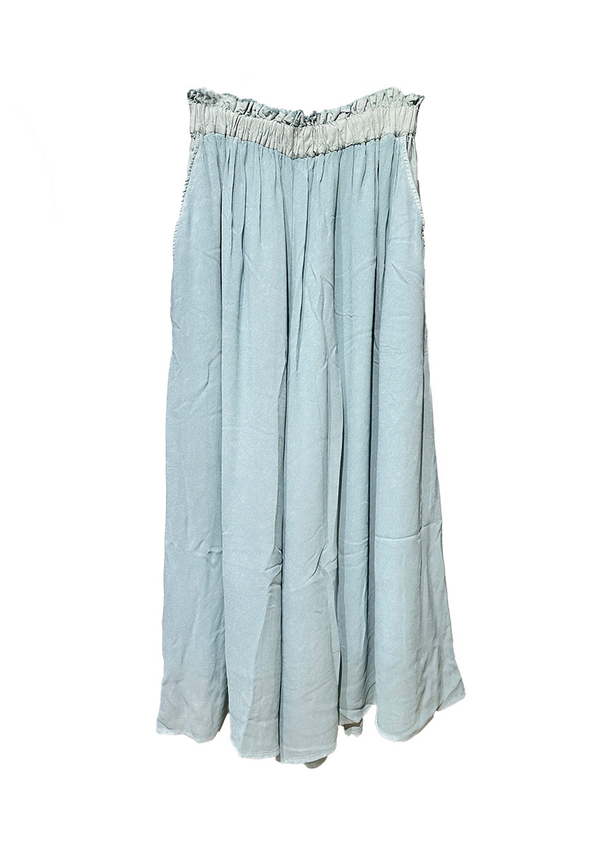 Step out in style with the TANTO trousers! These lightweight, breezy wonders feature a comfy elastic waist and side pockets for added convenience. The playful texture, recycled viscose has a slight soft shine over the surface and the softest texture on the skin.