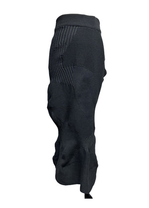 Elasticated, stylo and curvy black skirt that's taking the fashion world by storm?! Originally showcased on the podiums of big fashion houses, it has now made its way onto the streets as a go-to item in any style-savvy wardrob