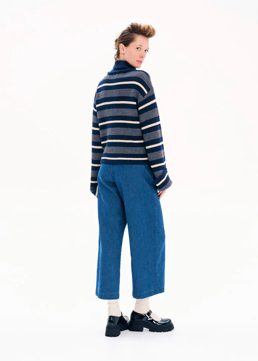 Knit long - sleeved turtleneck top.Knit long - sleeved top with stripes made of a blend of two different fabrics in a comfortable fit that features bell sleeves and a turtleneck neckline.