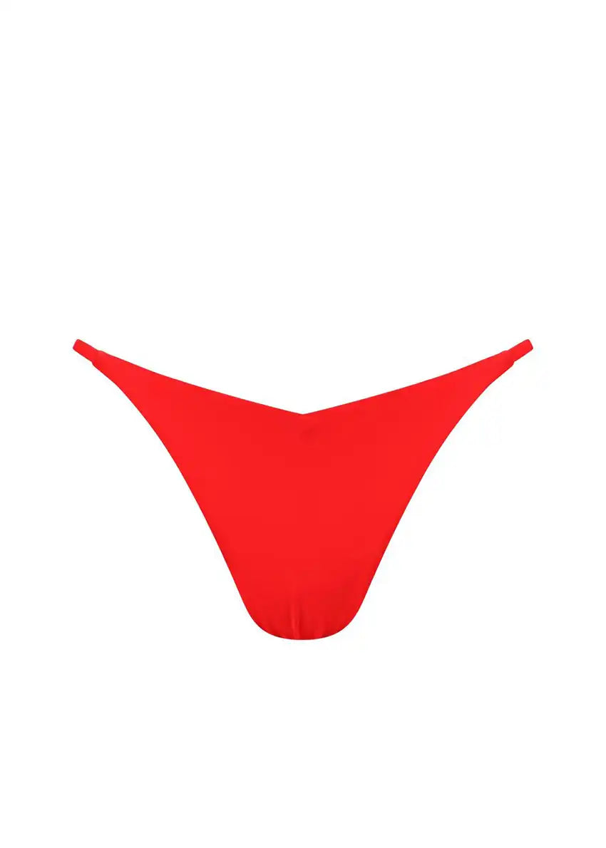 This sleek red bikini is featuring thin, adjustable side straps for a secure and minimalistic fit.