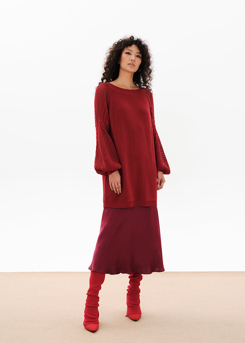 A garment that is both stylish and trendy, the mini “Vintage Vibes” dress made of cotton blend will make any look stand out from the crowd. Its unique knitting combined with its comfortable fit and statement sleeves make it perfect for looks with a relaxed yet modern vibe.