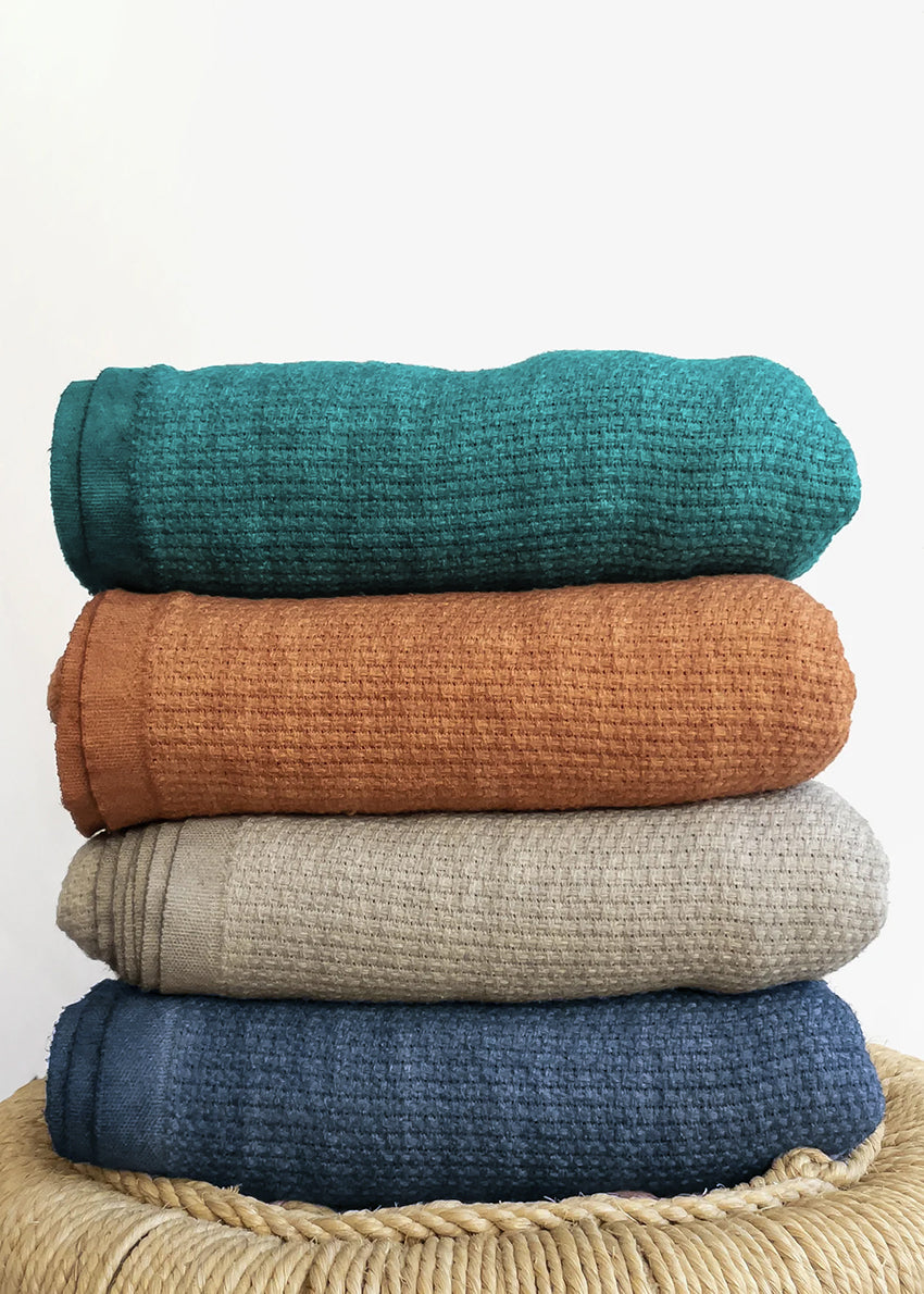 This makes our TURCOS particularly soft, extremely hard-wearing and super easy to care for. Thanks to its handmade tassels, each towel is also an authentic one-off.