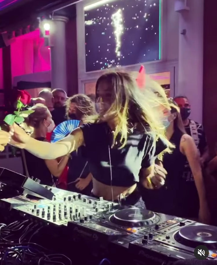 Reusable transparent mask, for nose and mouth, with support for chin and elastic, knot fastening, adjustable, have a fastening system with elastic and can be adjustable for any shape of the face.