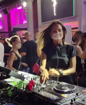 Reusable transparent mask, for nose and mouth, with support for chin and elastic, knot fastening, adjustable, have a fastening system with elastic and can be adjustable for any shape of the face.