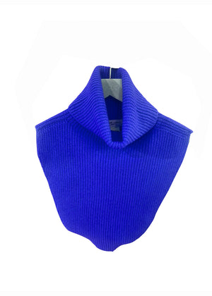 A blue, ribbed, knitted neck collar
