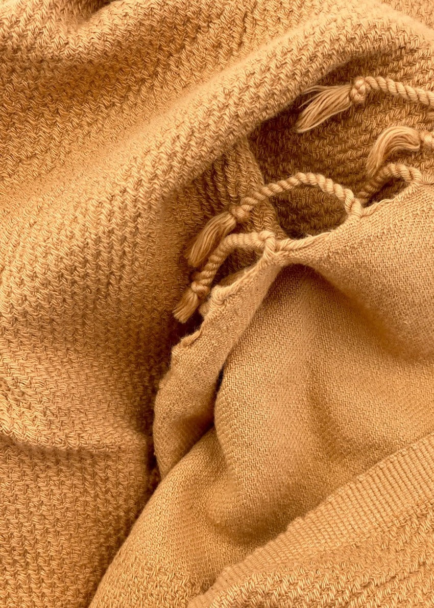 This makes our TURCOS particularly soft, extremely hard-wearing and super easy to care for. Thanks to its handmade tassels, each towel is also an authentic one-off.