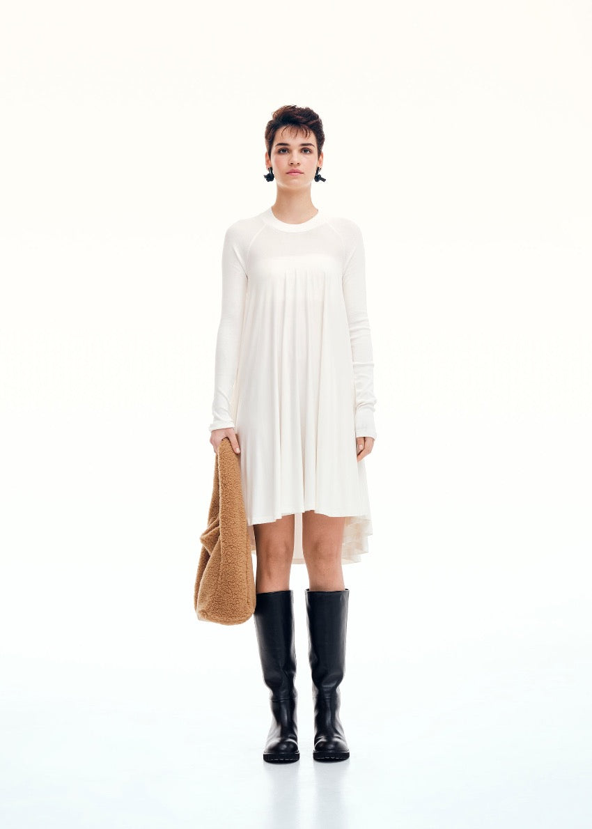 Furry purse made of wool blend fabric. A fashion statement design, it closes with a metallic clasp and it is fully lined.