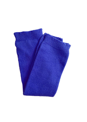 Blue armwarmers.