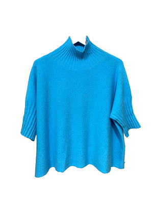 A very simple dodger blue sweater with ribbed sleeves texture and turtle neck, the vertical ribs makes it classy and comfortable. Very easy to wear, medium length, this sweater is for intermediate spring/ autumn days.