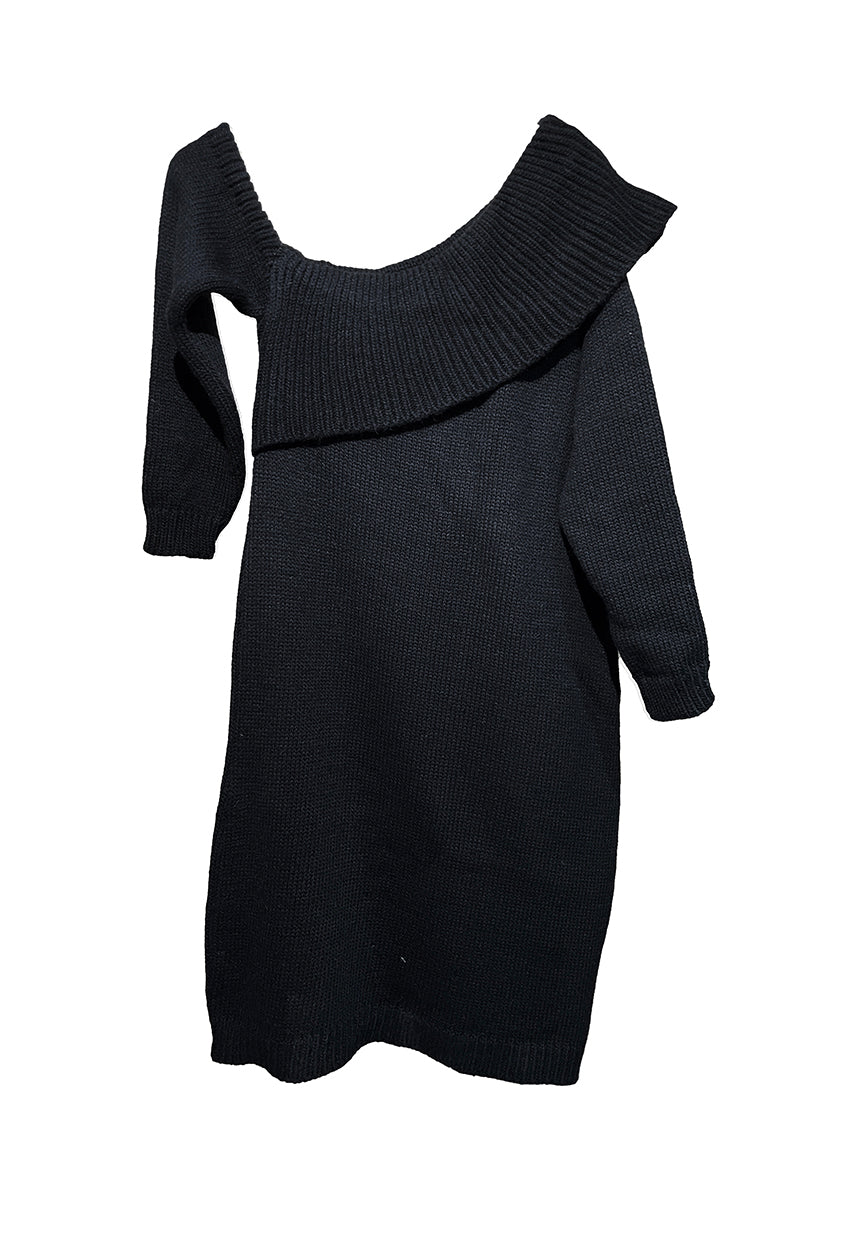 Midi bare shoulder dress. Knitted with a large dose of alpaca yarn.
