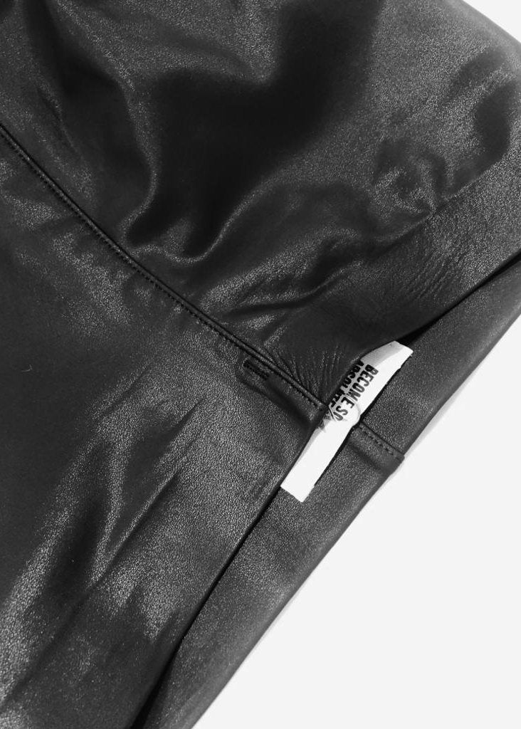 Skinny-fit biker leggings. Crafted from warm polyester mixed with spandex fibrest. Featuring a mid waist, a regular length and a fitted silhouette.